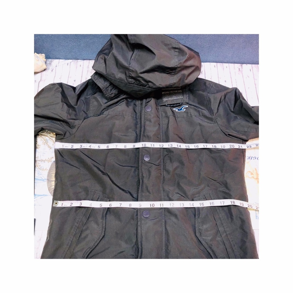 Size Medium Hollister Men's All Weather Jacket EUC - Picture 4 of 8